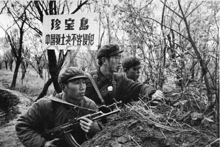 珍宝岛自卫反击战，毛主席为何不惜挑战苏联红军，背后是这原因？