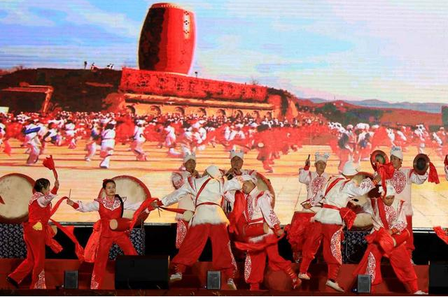 吉首鼓文化节乾州古城开幕 8支中外鼓队演绎大联欢